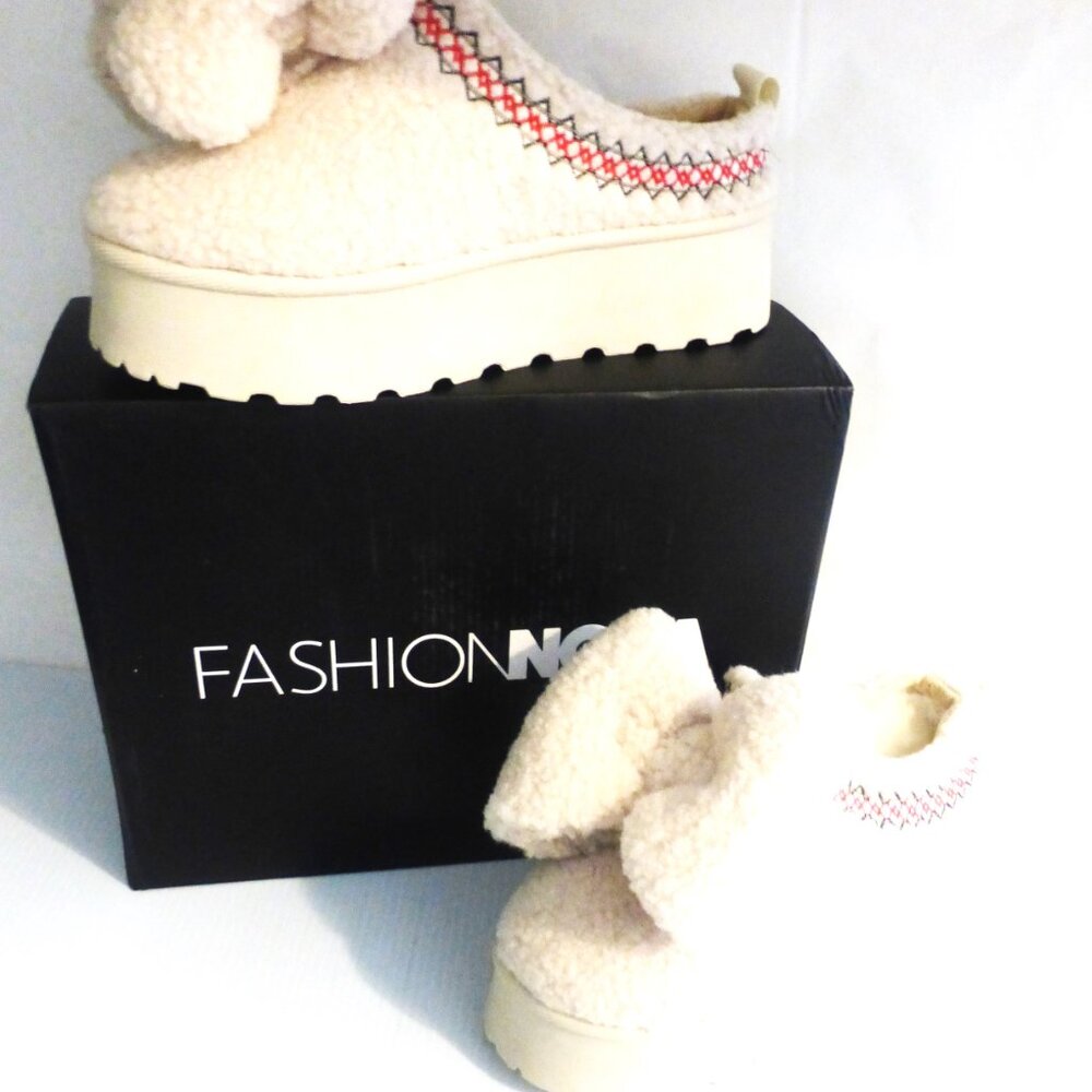 CLTH1 Woman's Fashion Nova PLATFORM SLIPPERS Size 10 Fleece Material BOW TIE